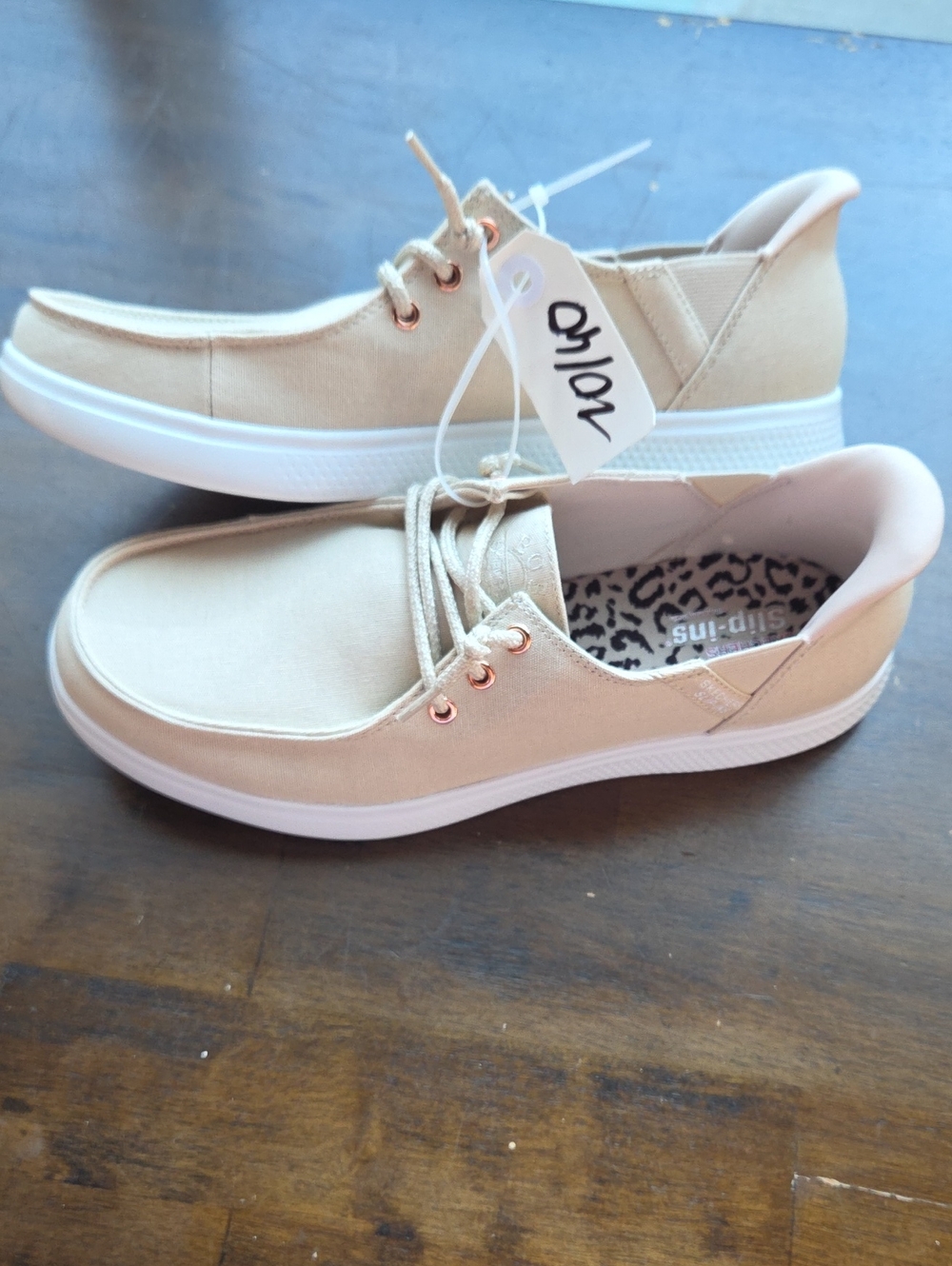 Bobs Skechers Size 10 Casual Lace-Up Women's Sneakers in Light Beige